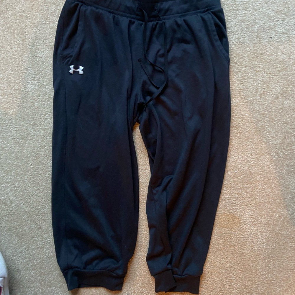 under armour black cropped joggers